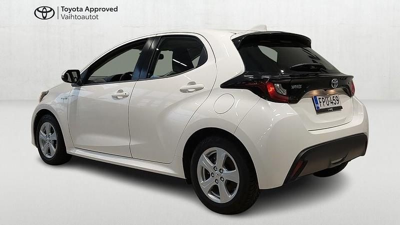 Käytetty Toyota Yaris Hybrid Active 116 HP (85 kW) 2020 Valkoinen Viistoperä