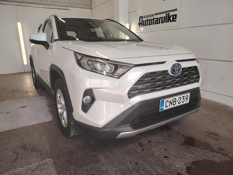 Käytetty Toyota RAV4 Hybrid Active 222 HP (163 kW) 2019 Valkoinen Katumaasturi