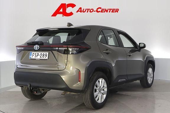 Käytetty Toyota Yaris Cross Active 114 HP (83 kW) 2022 Ruskea (beige) Katumaasturi