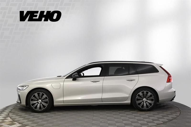 Käytetty Volvo V60 R-Design 340 HP (250 kW) 2022 Harmaa Farmari