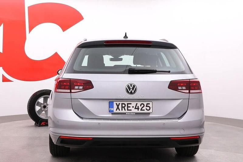 Käytetty VW Passat Comfortline 150 HP (110 kW) 2022 Harmaa Farmari