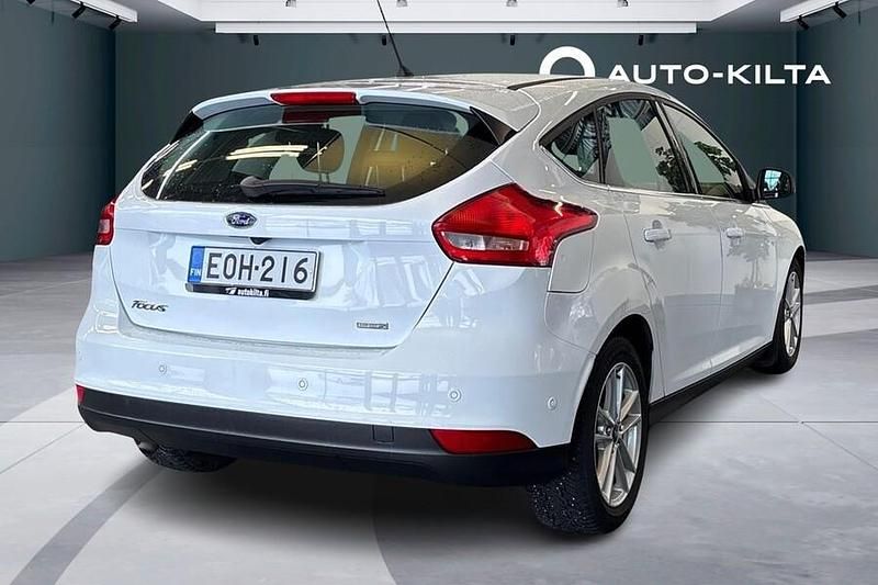 Käytetty Ford Focus Titanium 125 HP (91 kW) 2017 Valkoinen Viistoperä