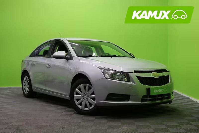 Käytetty Chevrolet Cruze LS 154 HP (113 kW) 2010 Hopea / harmaa Sedan