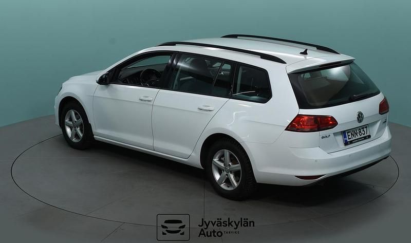 Käytetty VW Golf VII Comfortline 105 HP (77 kW) 2015 Valkoinen Farmari