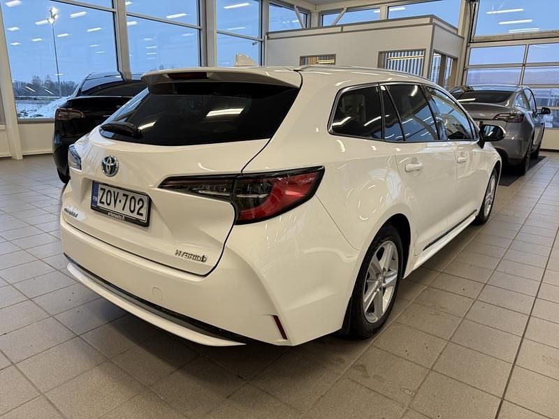 Käytetty Toyota Corolla Edition 122 HP (89 kW) 2023 Valkoinen Farmari