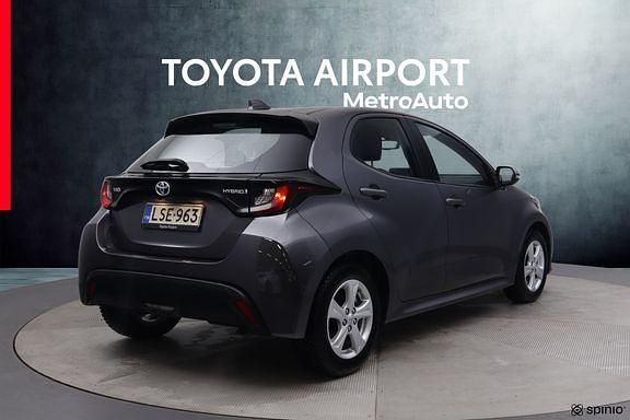 Käytetty Toyota Yaris Active 114 HP (83 kW) 2023 Harmaa Viistoperä