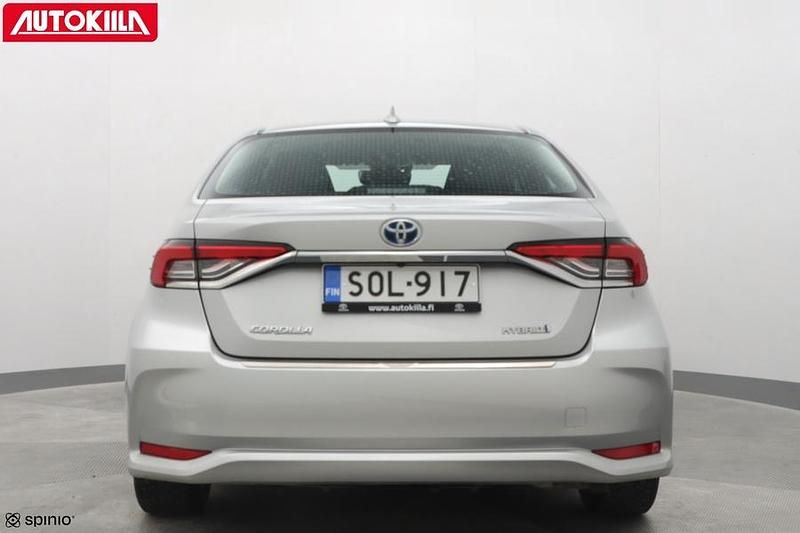 Käytetty Toyota Corolla Active 98 HP (72 kW) 2020 Hopea Sedan