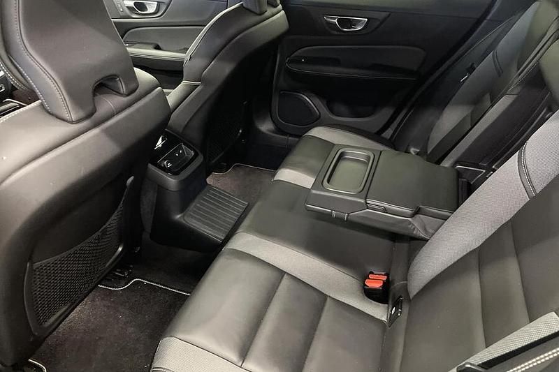 Käytetty Volvo V60 R-Design 392 HP (288 kW) 2020 Valkoinen Farmari