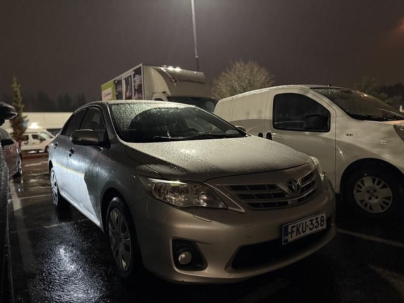 Käytetty 2012 Toyota Corolla Sol Sedan | 8 900 € (Hyvä tarjous) - Kuva 1/4