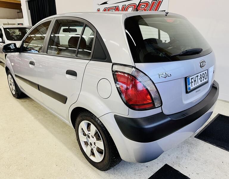 Käytetty Kia Rio EX 97 HP (71 kW) 2007 Viistoperä