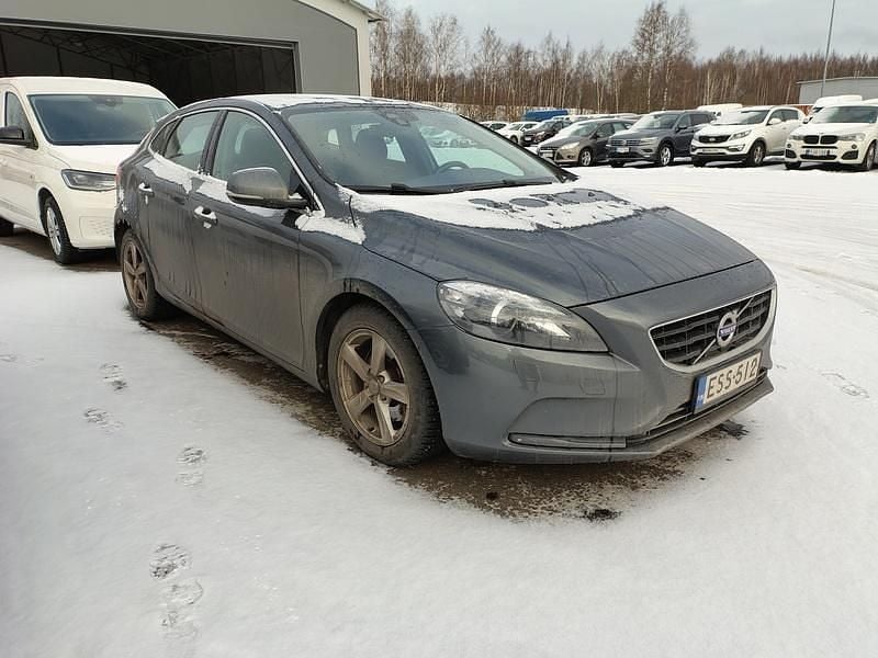Käytetty Volvo V40 Momentum 114 HP (83 kW) 2014 Viistoperä