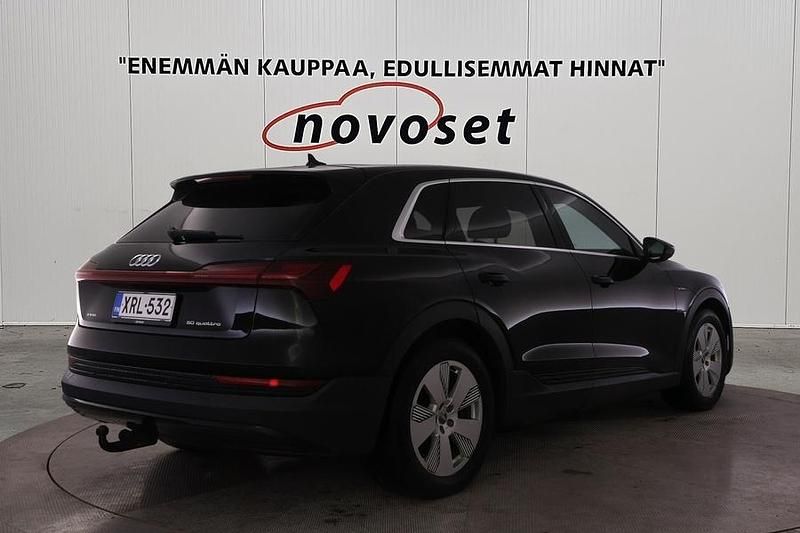 Käytetty Audi e-tron 230 kW (313 HP) 2020 Musta Katumaasturi
