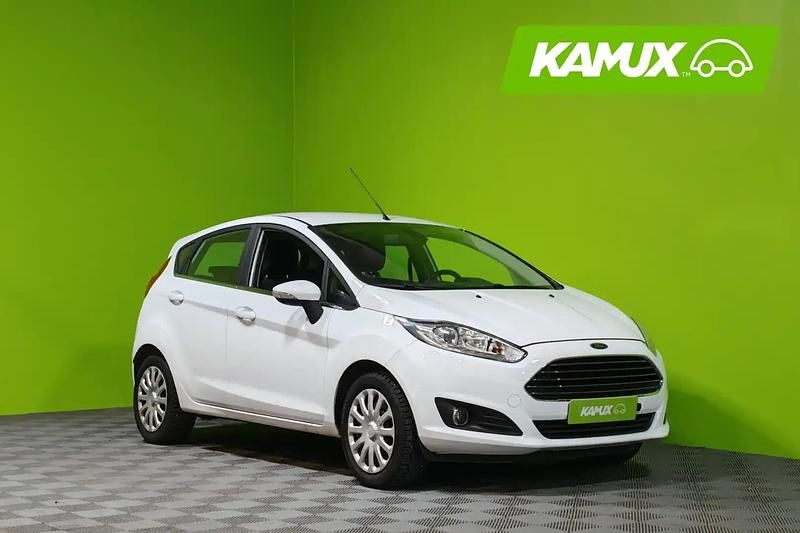 Käytetty Ford Fiesta Titanium 101 HP (74 kW) 2017 Valkoinen Sedan