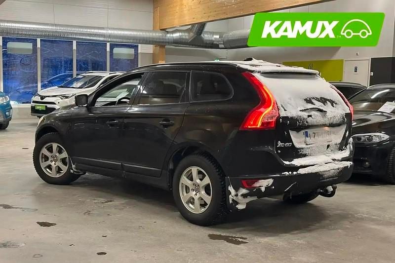 Käytetty Volvo XC60 Drive Kinetic 222 HP (163 kW) 2011 Musta Katumaasturi