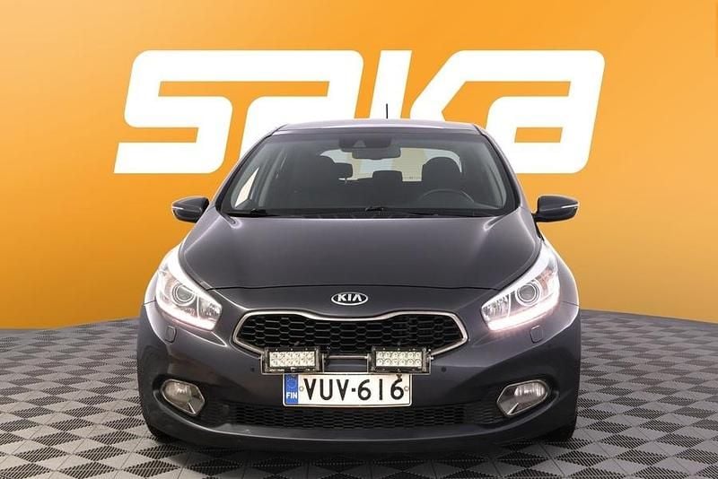Käytetty Kia Ceed 128 HP (94 kW) 2013 Viistoperä