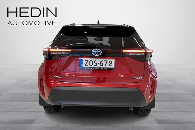 Käytetty Toyota Yaris Cross Style 116 HP (85 kW) 2023 Punainen Katumaasturi