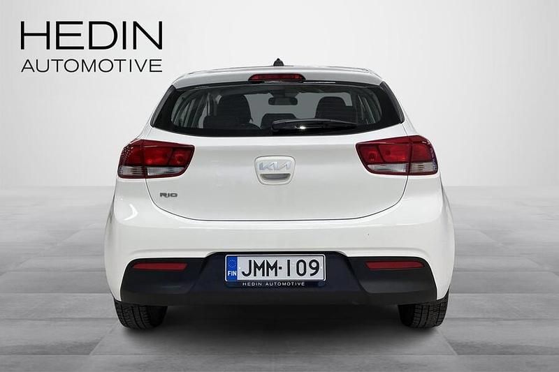 Käytetty Kia Rio LX 101 HP (74 kW) 2022 Valkoinen Viistoperä