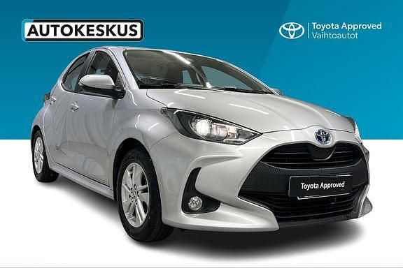 Käytetty Toyota Yaris Active 114 HP (83 kW) 2024 Hopea Viistoperä