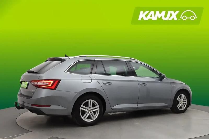 Käytetty Skoda Superb LAURIN & KLEMENT 190 HP (139 kW) 2018 Hopea / harmaa Farmari