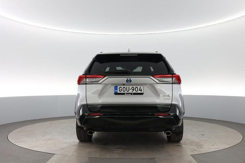 Käytetty Toyota RAV4 Hybrid Plus 306 HP (225 kW) 2021 Katumaasturi