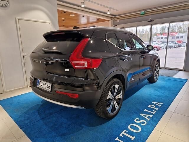 Käytetty Volvo XC40 Plus 211 HP (155 kW) 2024 Katumaasturi