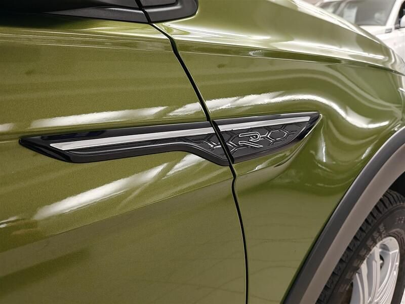 Käytetty VW Taigo Business 150 HP (110 kW) 2022 Vihreä Katumaasturi