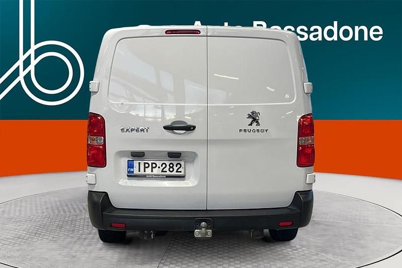 Käytetty Peugeot Expert 144 HP (105 kW) 2022 Van