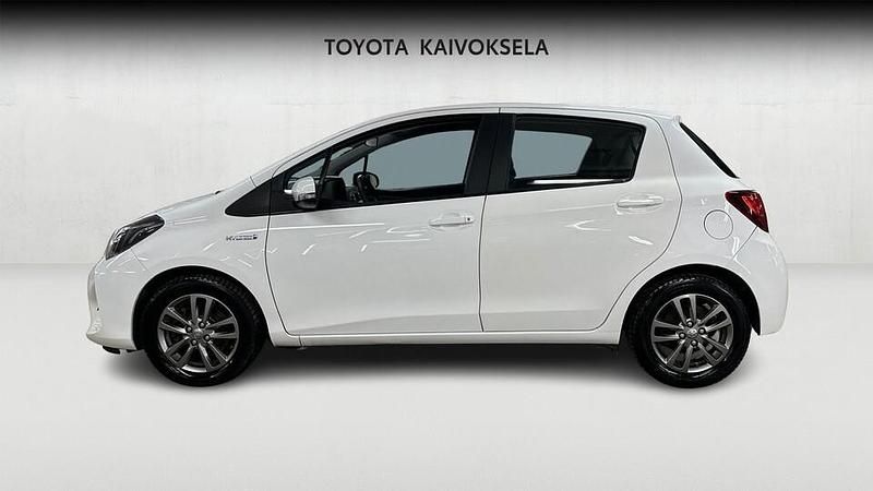 Käytetty Toyota Yaris Hybrid Active 73 HP (53 kW) 2015 Valkoinen Viistoperä