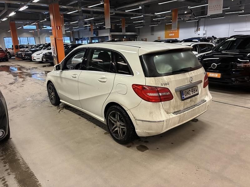 Käytetty Mercedes B180 109 HP (80 kW) 2014 Tila-auto