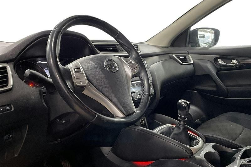 Käytetty Nissan Qashqai Acenta 114 HP (83 kW) 2014 Ruskea (beige) Katumaasturi