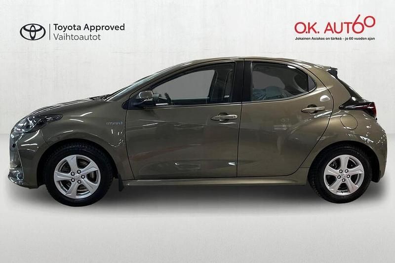 Käytetty Toyota Yaris Hybrid Active 116 HP (85 kW) 2020 Viistoperä