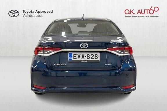 Käytetty Toyota Corolla Active 140 HP (102 kW) 2024 Musta Sedan