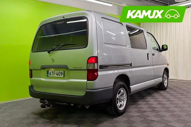 Käytetty Toyota HiAce 88 HP (64 kW) 2005 Hopea / harmaa Van