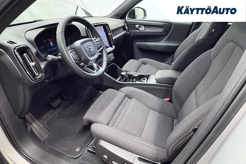 Käytetty Volvo XC40 Plus 169 kW (231 HP) 2023 Silver dawn met Katumaasturi