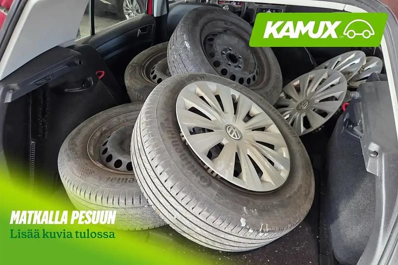 Käytetty VW Golf Trendline 86 HP (63 kW) 2014 Punainen Sedan