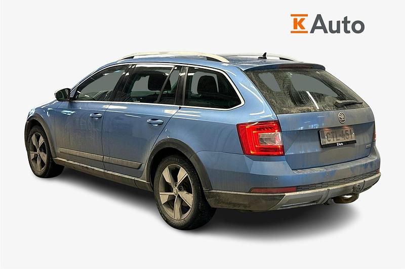 Käytetty Skoda Octavia 184 HP (135 kW) 2015 Sininen Viistoperä