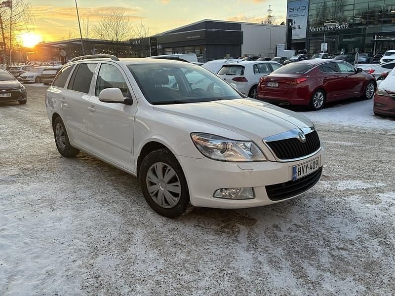 Käytetty Skoda Octavia Elegance 105 HP (77 kW) 2011 Farmari