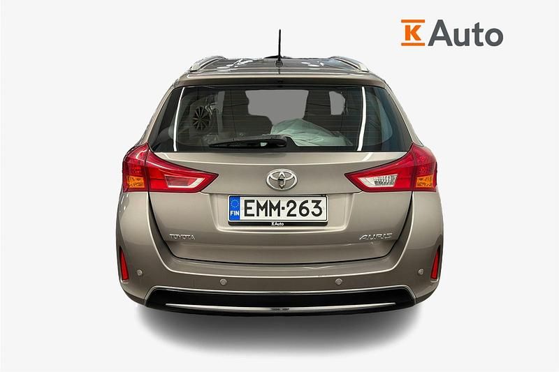 Käytetty Toyota Auris Touring Sports Active 132 HP (97 kW) 2013 Ruskea (beige) Farmari
