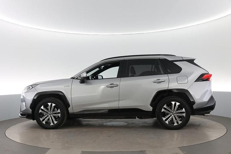 Käytetty Toyota RAV4 Hybrid Plus 306 HP (225 kW) 2021 Katumaasturi