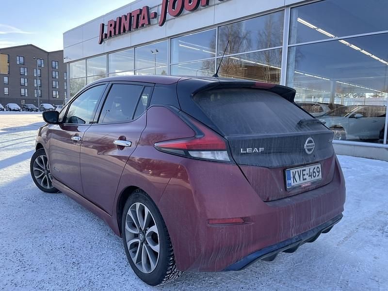 Käytetty Nissan Leaf 360º 110 kW (150 HP) 2018 Punainen Viistoperä