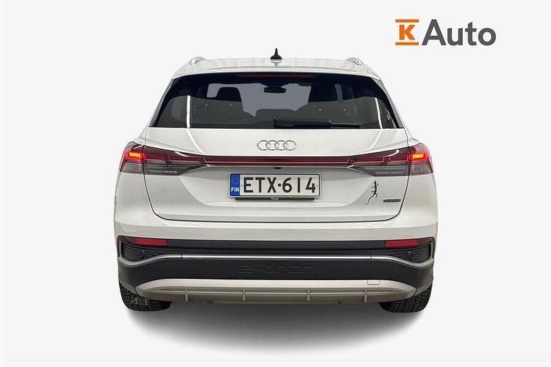 Käytetty Audi Q4 e-tron S-Line 219 kW (299 HP) 2022 Met. valkoinen Katumaasturi