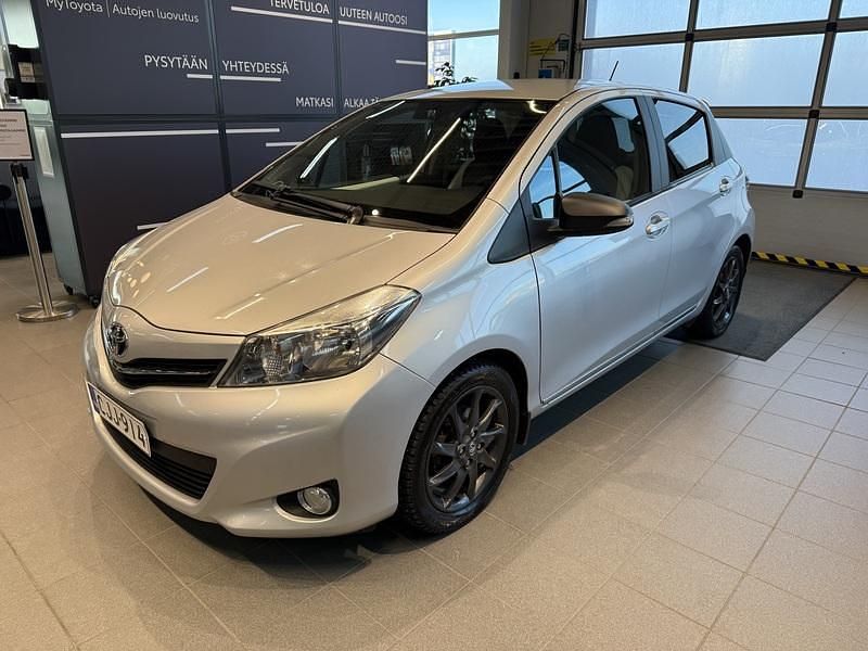 Hopea Käytetty 2014 Toyota Yaris Style Viistoperä | 10 900 € (Perustarjous) - Kuva 1/4