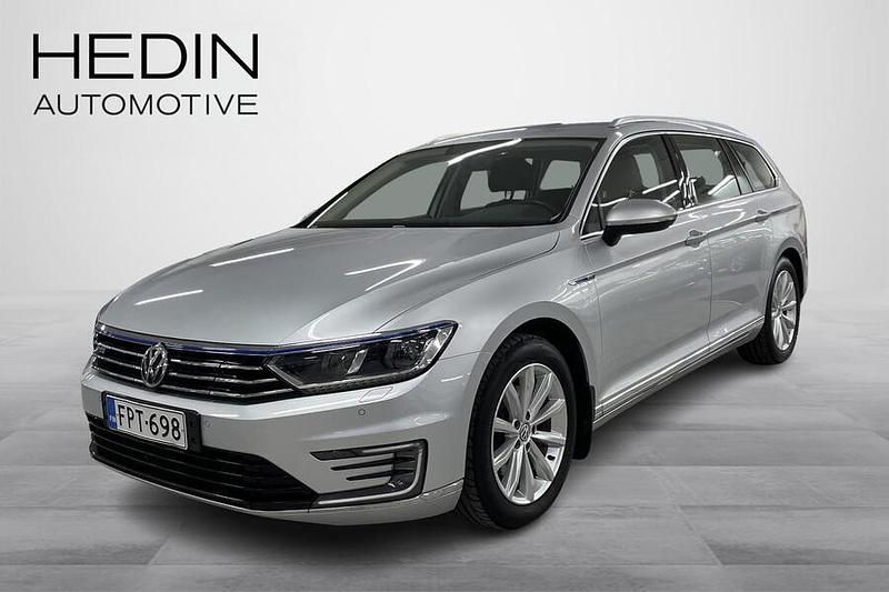 Hopea Käytetty 2018 VW Passat GTE Farmari | 16 890 € (Perustarjous) - Kuva 1/4