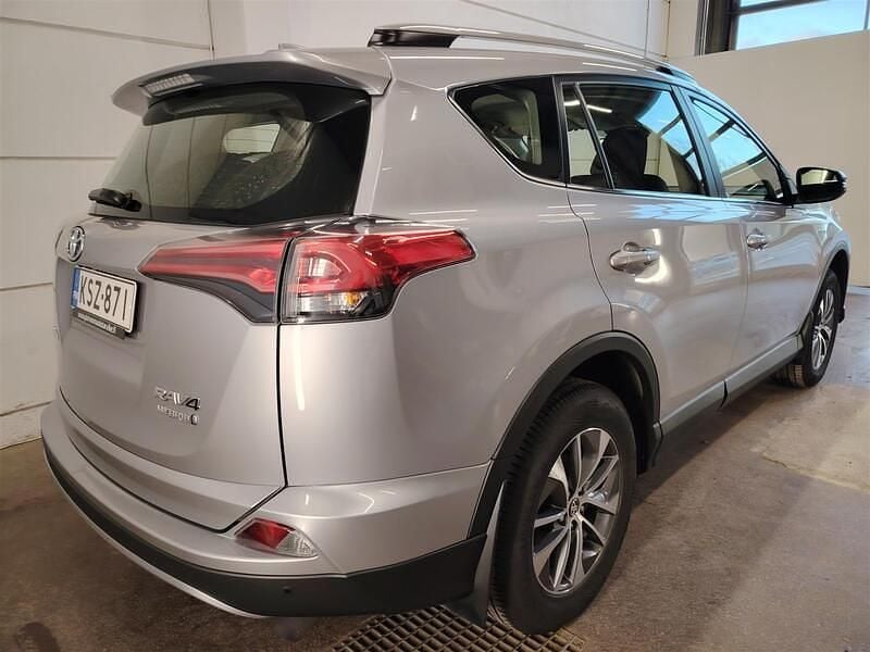 Käytetty Toyota RAV4 Hybrid Edition 155 HP (114 kW) 2017 Hopea Katumaasturi