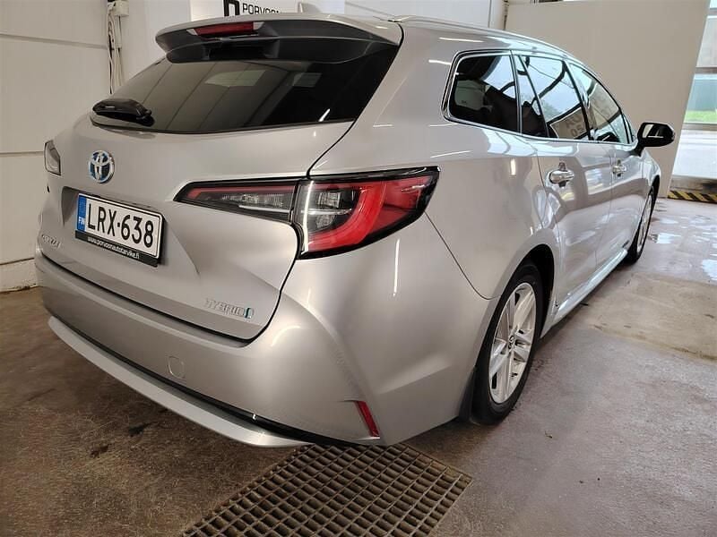 Käytetty Toyota Corolla Edition 122 HP (89 kW) 2022 Hopea Farmari