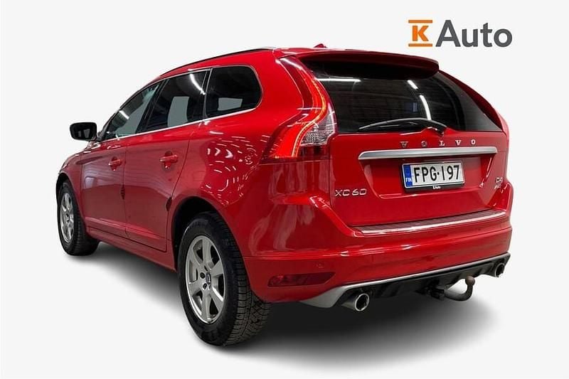Käytetty Volvo XC60 R-Design 190 HP (139 kW) 2016 Punainen Katumaasturi