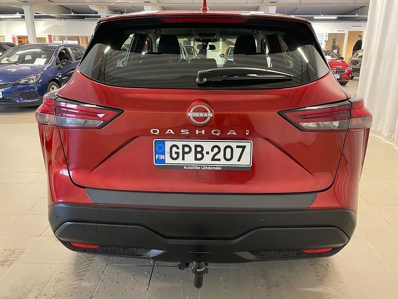 Käytetty Nissan Qashqai Acenta 140 HP (102 kW) 2022 Punainen Katumaasturi