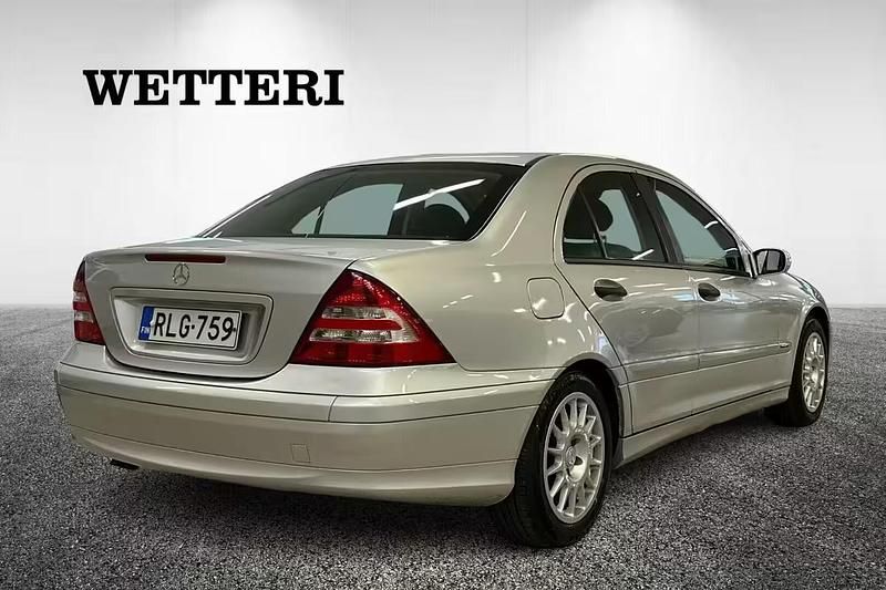 Käytetty Mercedes C180 143 HP (105 kW) 2005 Harmaa Sedan