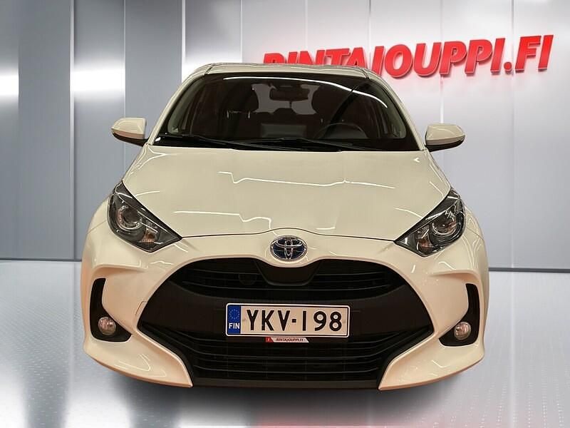 Käytetty Toyota Yaris Hybrid Active 116 HP (85 kW) 2022 Viistoperä