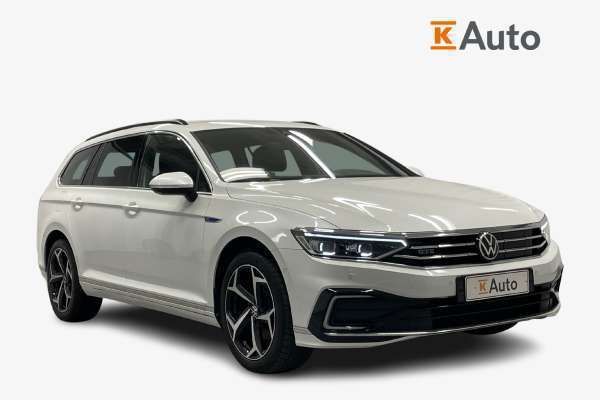Musta Käytetty 2011 VW Passat Comfortline Farmari | 28 870 € - Kuva 1/4
